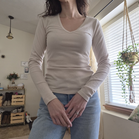 Old Navy Tops - Old Navy Cream Ribbed V-Neck Long Sleeve Plush Tee • Size S Tall